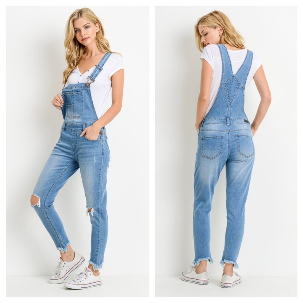 🦋MAKE AN OFFER!🦋Medium Wash Distressed Overalls - Picture 1 of 3